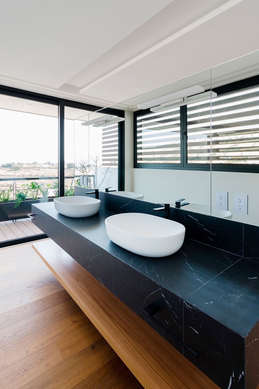 3. V13-Interior-2@0,5x